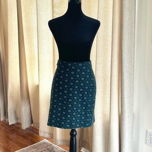 Leota PM Fitted textured skirt
